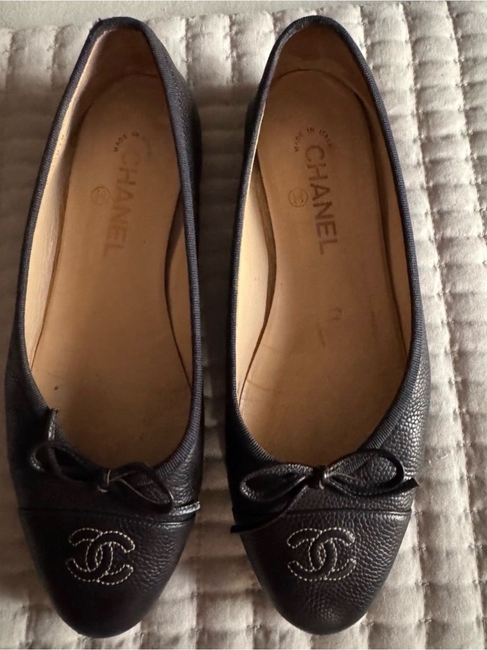 CHANEL Black Pebbled Leather CC Bow Ballet Flats